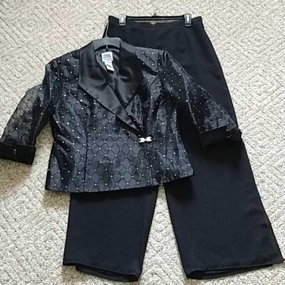 Women's pants suit